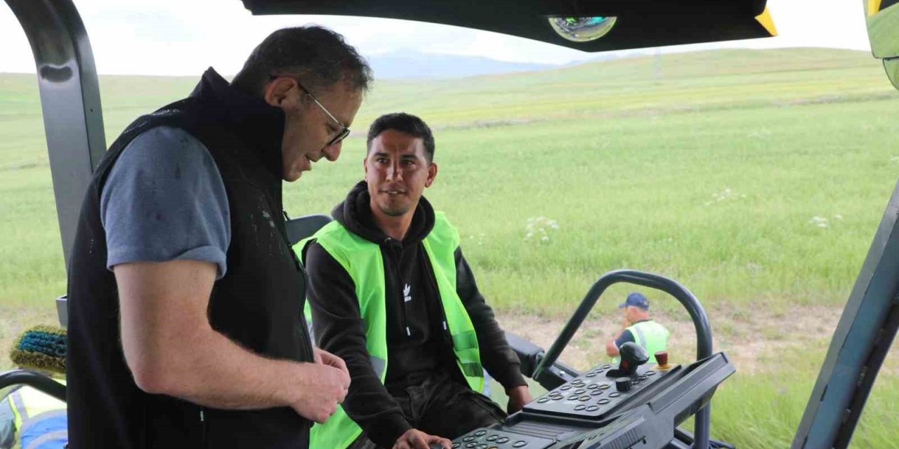 Vali Ziya Polat, Selim’de devam eden yol çalışmalarını yerinde inceledi