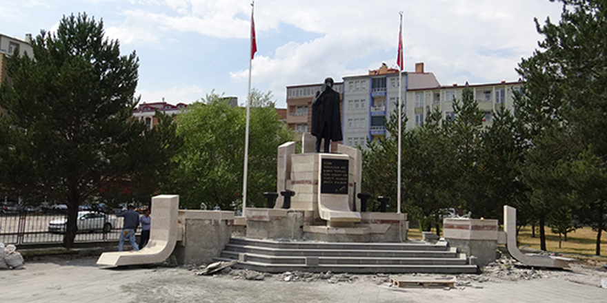 Kars Atatürk Heykeli restore ediliyor