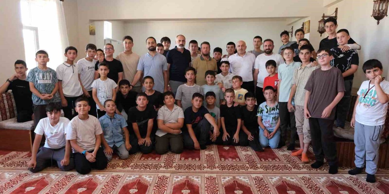 Yaz Kur’an kursu öğrencilerine dijital farkındalık eğitimi