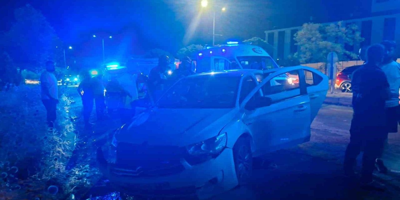 Bingöl’de iki otomobil çarpıştı: 2 yaralı