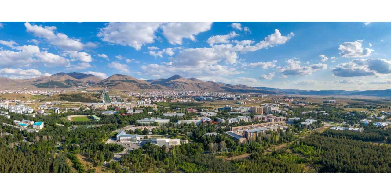 Başkan Sekmen gençlere seslendi: "Bilim ve irfanın beşiği Erzurum eğitimde de bir fırsatlar şehridir"