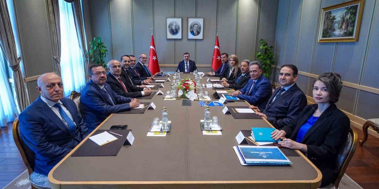 Turgut Özal Tıp Merkezi’nin ihtiyaçları Cumhurbaşkanı Yardımcısı Cevdet Yılmaz’a aktarıldı