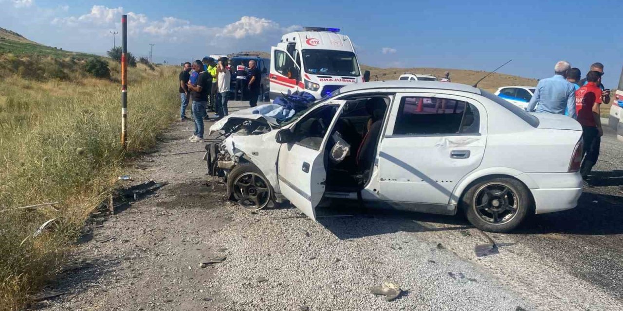 Tatvan’da iki otomobil çarpıştı: 6 yaralı