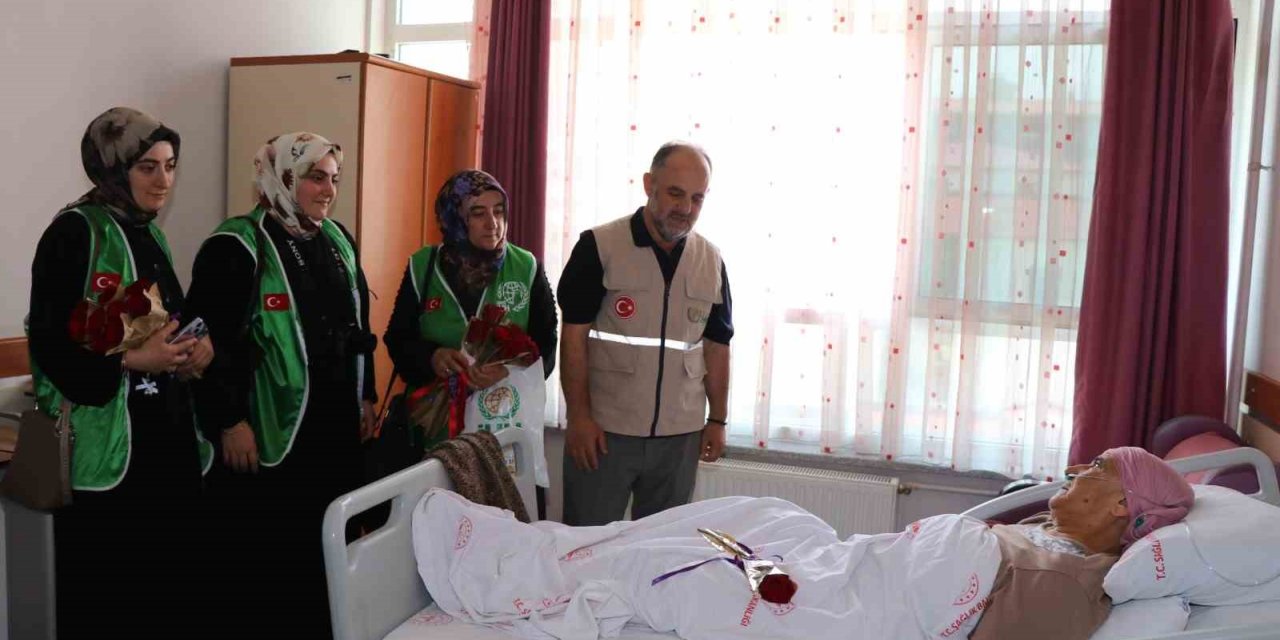 Oltu’da  hastalara moral ziyareti