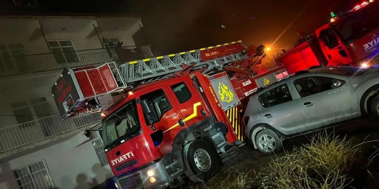 Elazığ’da 3 katlı binada çıkan yangın söndürüldü