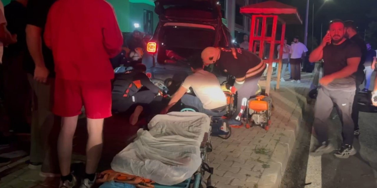 16 yaşındaki motosiklet sürücüsü aracın altında sıkıştı: Ekipler seferber oldu