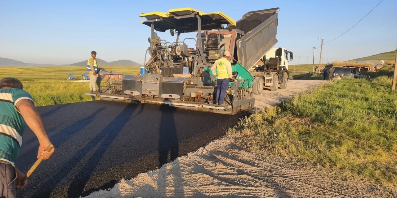 Kars’ta köy yollarında ulaşım hamlesi! BSK ve beton yol çalışmaları aralıksız sürüyor