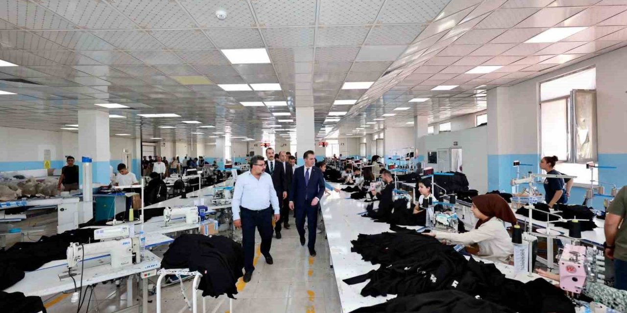 Bitlis Valisi Karakaya Güroymak’ta incelemelerde bulundu