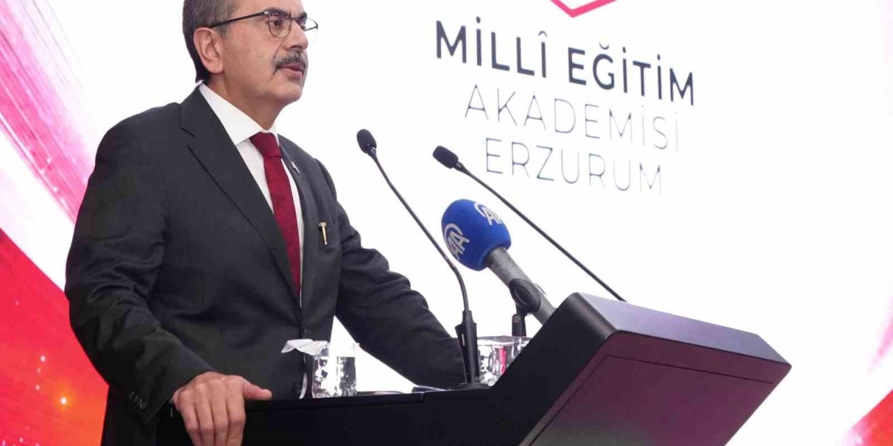 Bakan Tekin: "Hayatın çok hızlı değiştiği bir dönemi yaşıyoruz"