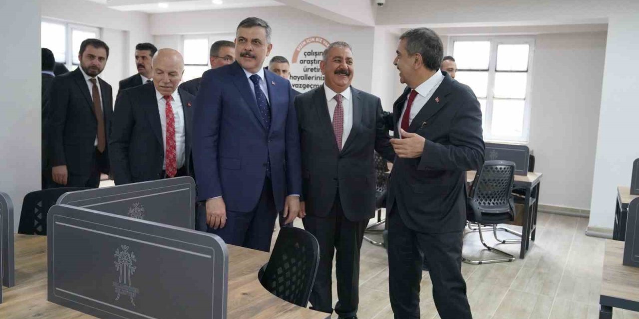 Bakan Çiftçi ve Bakan Tekin’den Palandöken Belediyesi’ne övgü