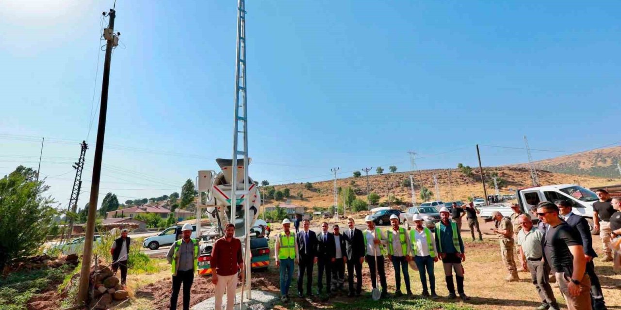Vali Karakaya: "Bölgedeki jeotermal potansiyelin ortaya çıkarılması enerji üretimi, tarımsal sera işletmeciliği, termal turizm ve bölgesel istihdam açısından önemli katkılar sunma potansiyeli barındırmaktadır"
