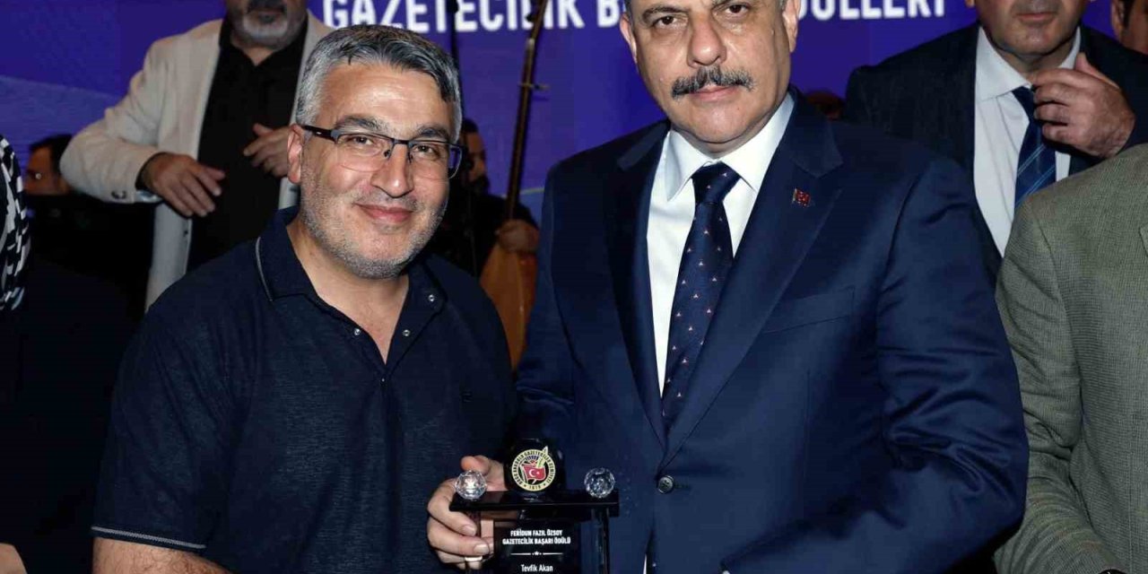Feridun Fazıl Özsoy Başarılı Gazeteciler Ödül Töreni’nde İHA’ya ödül