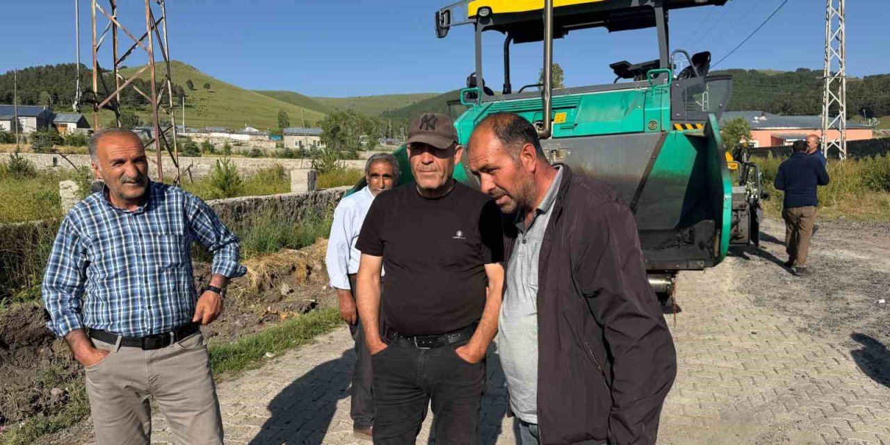 Hamamlı köyü sıcak asfaltla buluşuyor: Sarıkamış’ta ulaşım konforu artıyor