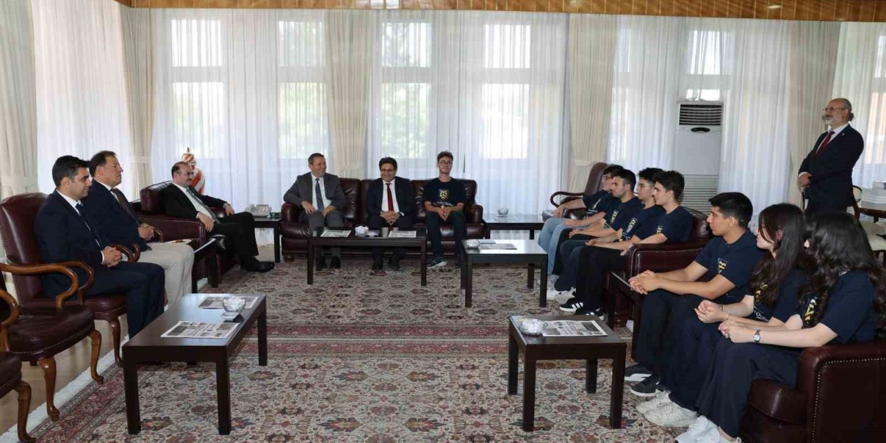 Atatürk Üniversitesi özel vakıf okullarından 2026 YKS’de zirveye taşınan başarı