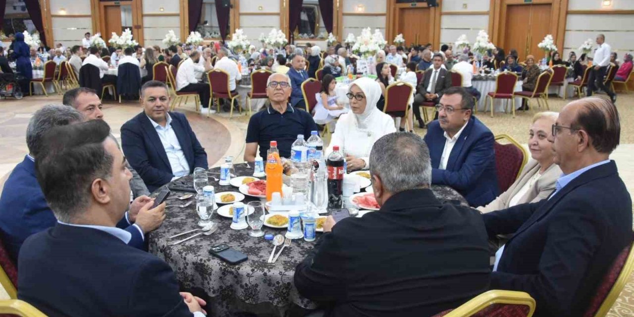 Malatya protokolünü buluşturan düğün