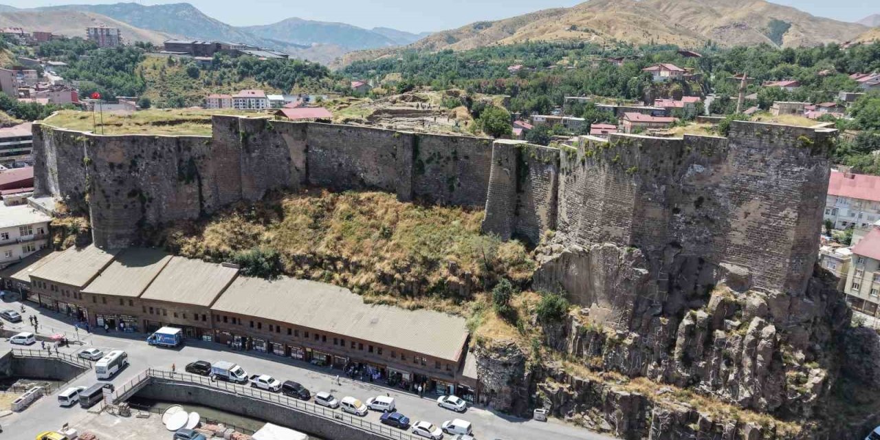 Bitlis Kalesi’nde kazılar büyük ölçüde tamamlandı
