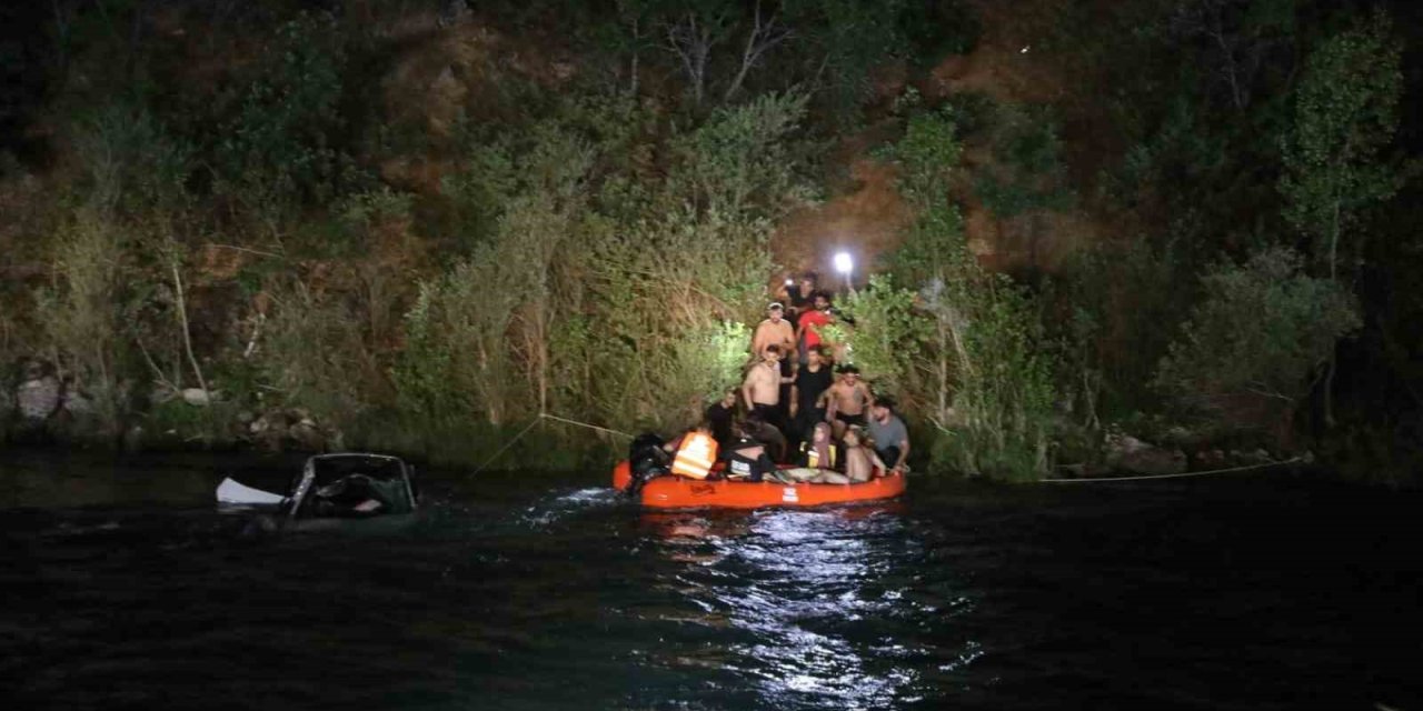 Munzur Nehri’ne yuvarlanan araçtan atlayan kadın hayatını kaybetti