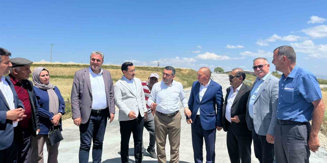 Akyaka’da köy yollarının sorunu çözülüyor