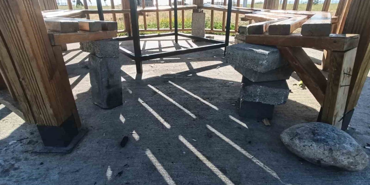 Van sahil yolundaki parkın tahrip edilmesine vatandaşlardan tepki