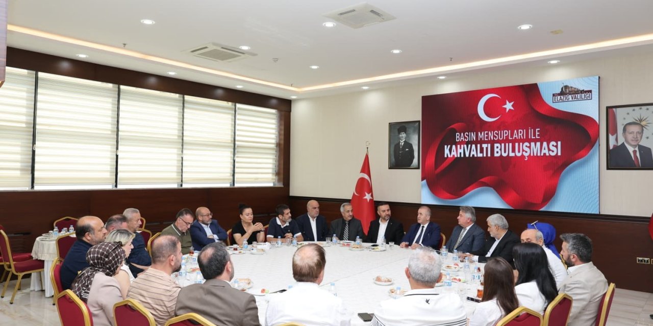 Vali Hatipoğlu gazetecilerle bir araya geldi