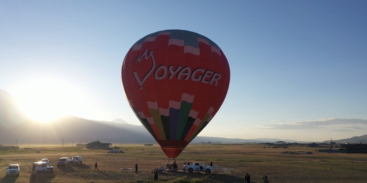 Terörden arındırılan Ağrı Dağı’nda balon turizmi başlıyor