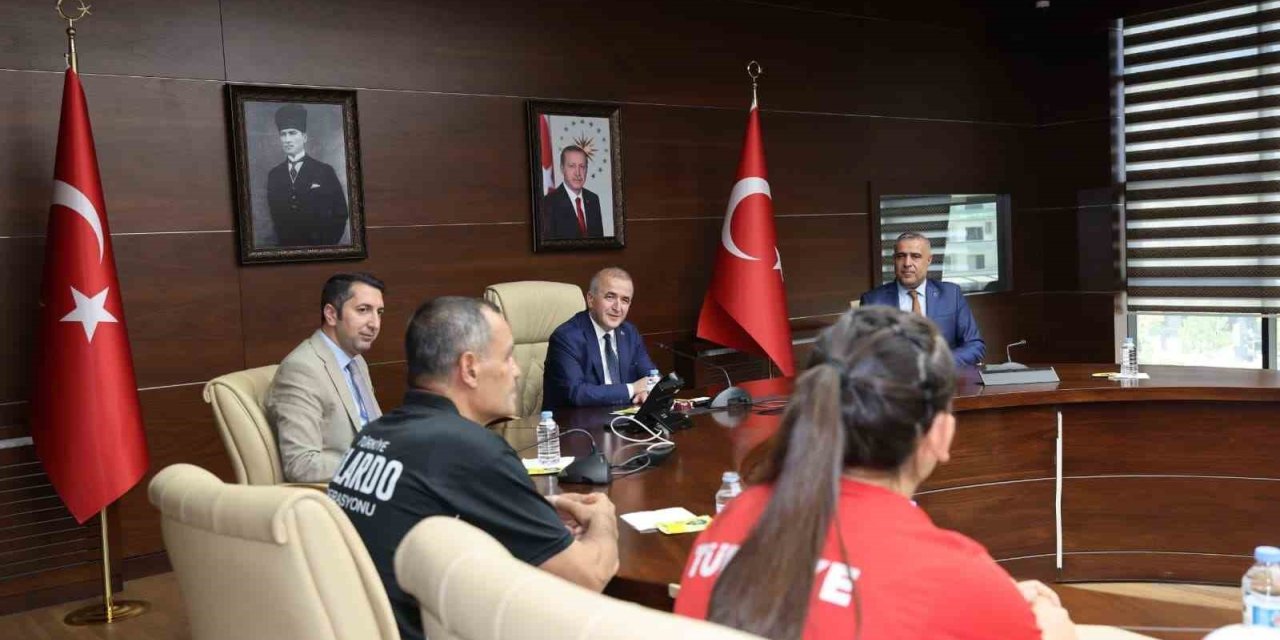 Türkiye şampiyonlarına Vali Hatipoğlu’ndan tebrik