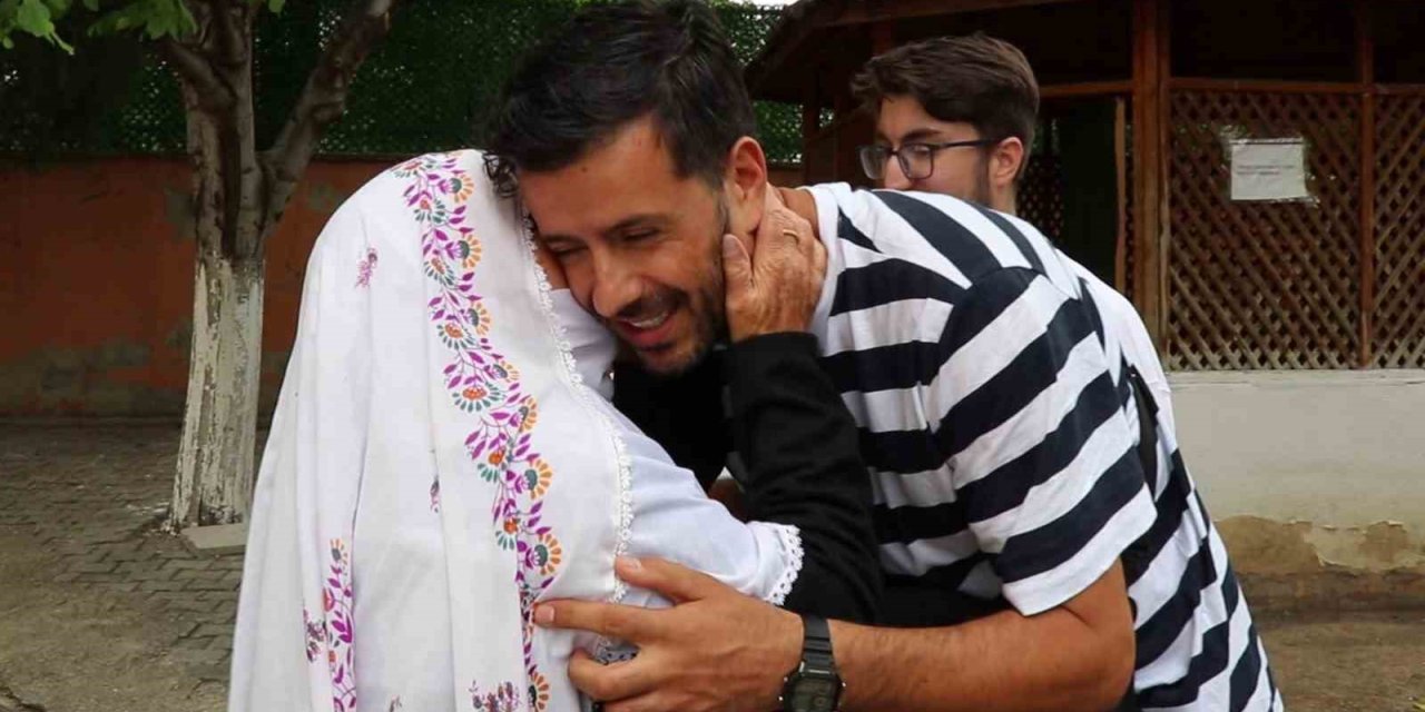 "İnsanlık ölmemiş" dedirttiler, cüzdanını kaybeden yaşlı kadını sevindirdiler