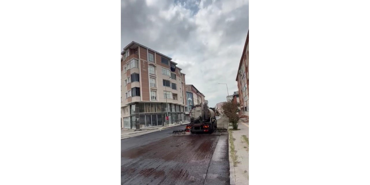 Karayolları 18. Bölge Müdürlüğü Kars’ta şehir içi yolları sıcak asfaltla yeniliyor