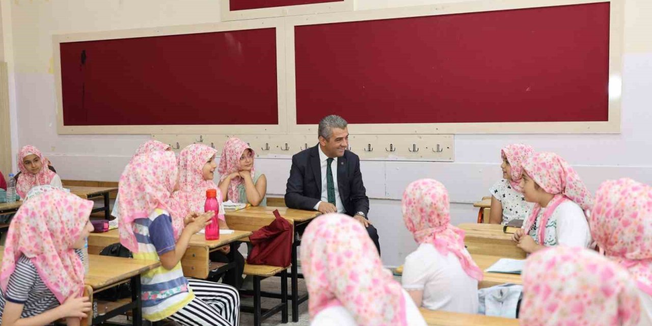 Yaz kurslarında çocukların neşesi geleceğe umut oluyor