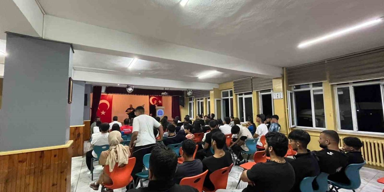Akyaka’da rafting sporcularına aşık geleneğiyle unutulmaz gece