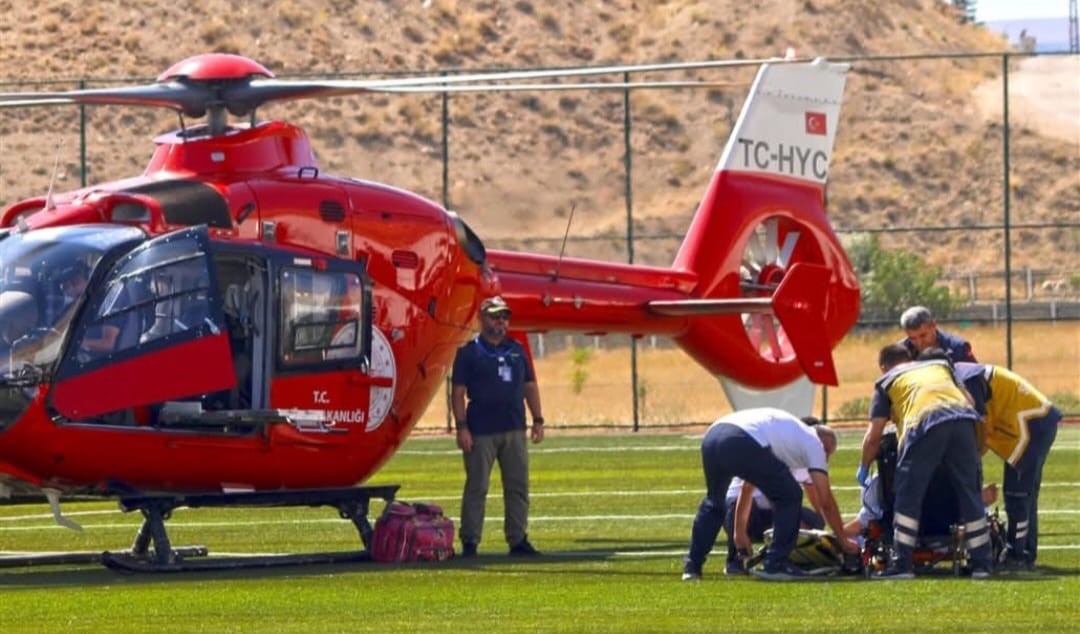 Darende’de kalp krizi şüphesi bulunan hasta hava ambulansıyla sevk edildi