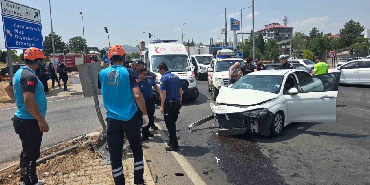 Bingöl’de trafik kazası: 3 yaralı