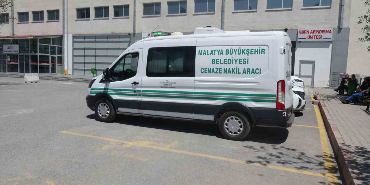 Traktör şarampole devrildi: Sürücü hayatını kaybetti