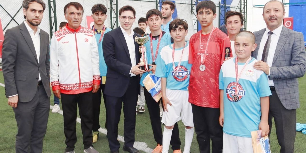 Turnuvanın şampiyonu Semihaşakir