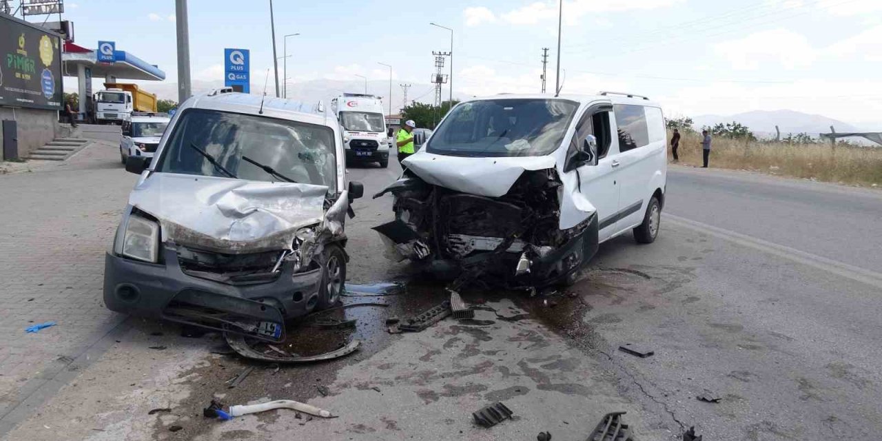 8 kişinin yaralandığı kazanın görüntüleri ortaya çıktı