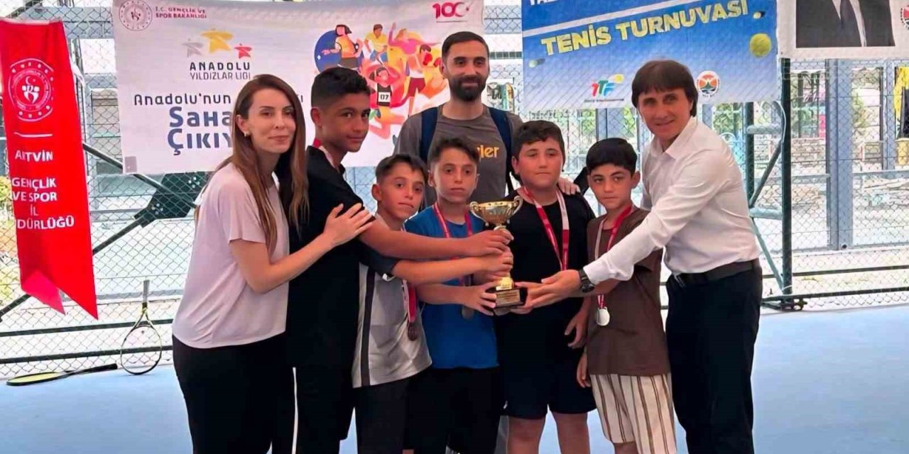 Erzincan Erkek Tenis Takımı ANALİG’de gümüş madalya kazandı