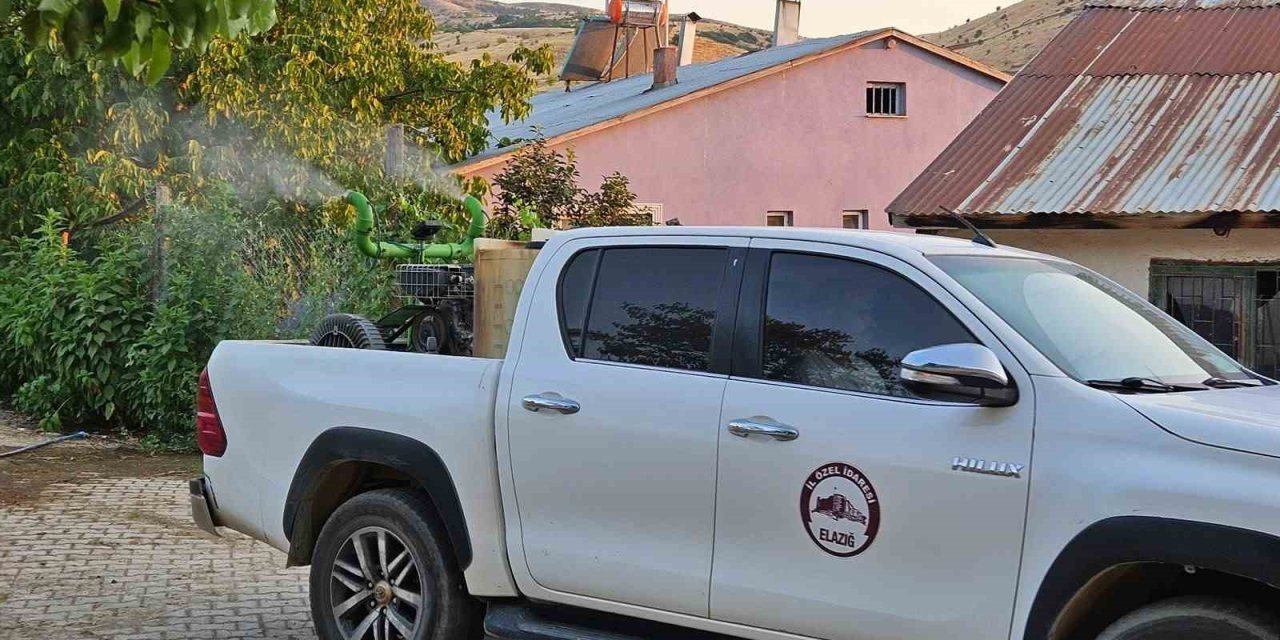 Elazığ’ın köylerinde ilaçlama çalışmaları sürüyor