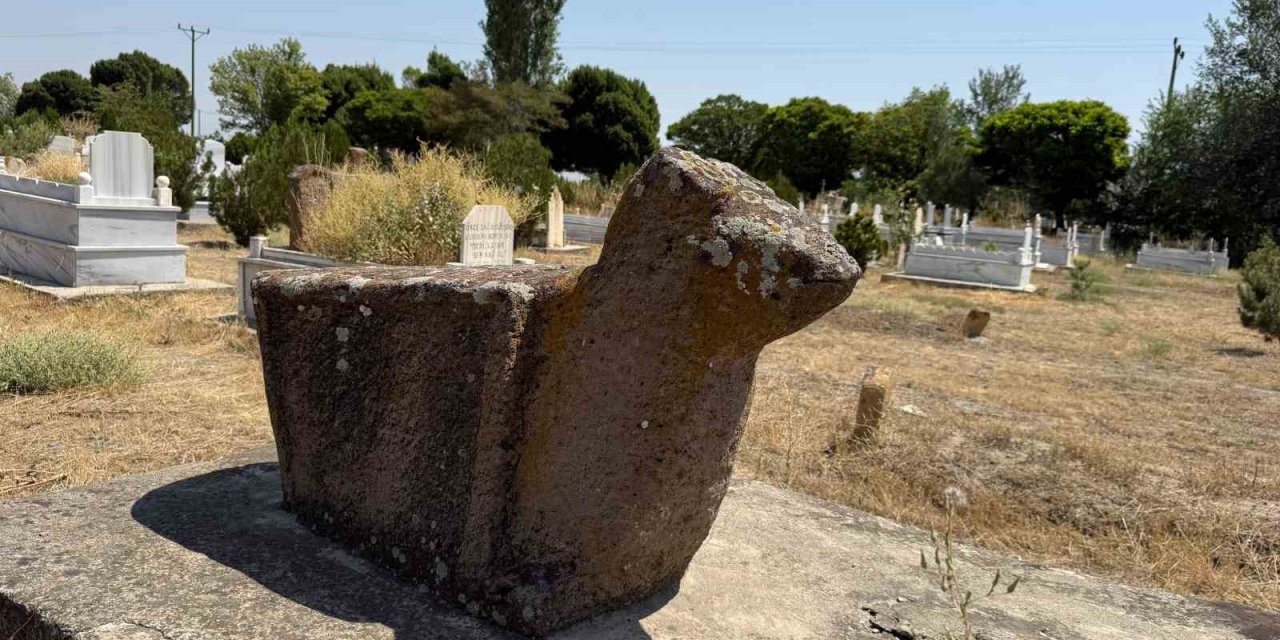 Iğdır’daki Koçbaşı Mezarlığı tarihe ışık tutuyor