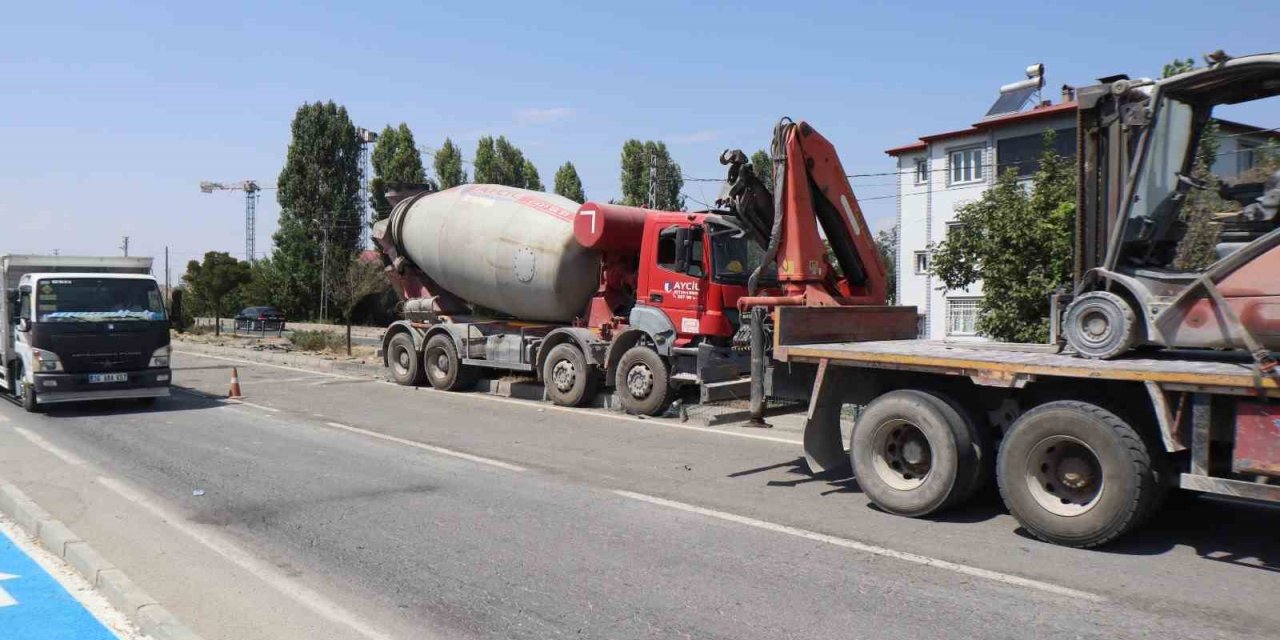 Iğdır-Tuzluca kara yolunda zincirleme kaza: 4 kişi yaralandı