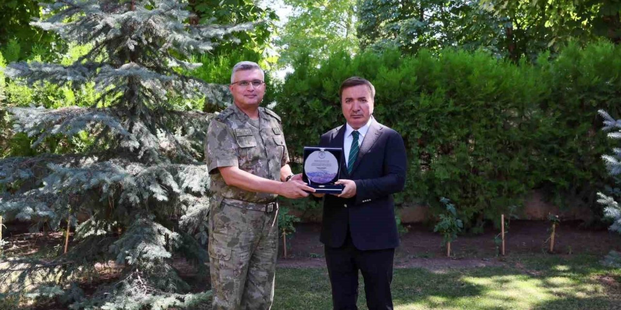 YAŞ kararıyla emekliye ayrılan Tümgeneral Ataç’tan Vali Aydoğdu’ya veda ziyareti