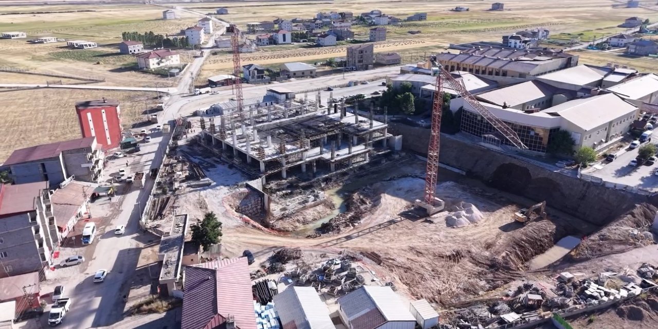 Yüksekova’da 100 yataklı hastane ek binası yükseliyor