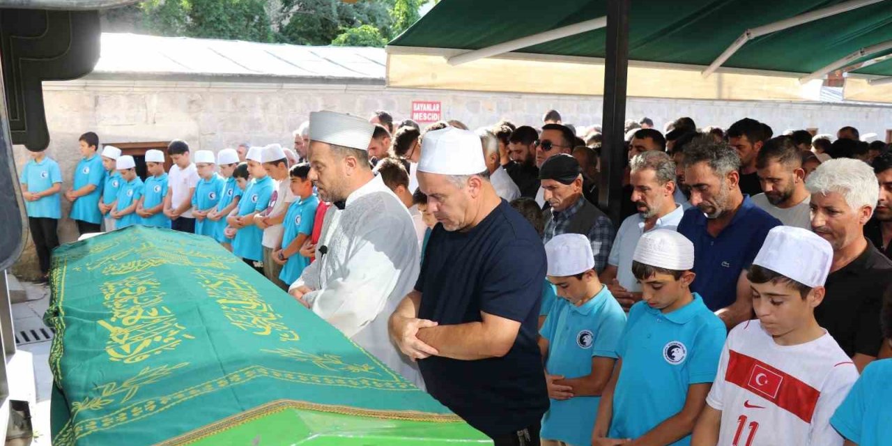 Dere yatağında oluşan gölet Ertuğrul’un mezar oldu