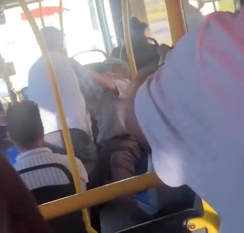 Malatya’da 2 yaşlının yolcu otobüsündeki ilginç kavgası kamerada