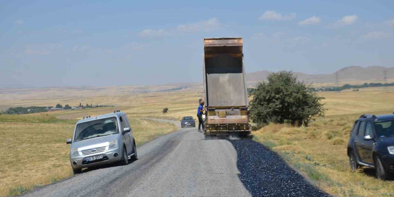Uzgörür’de asfalt ve altyapı çalışmaları sürüyor