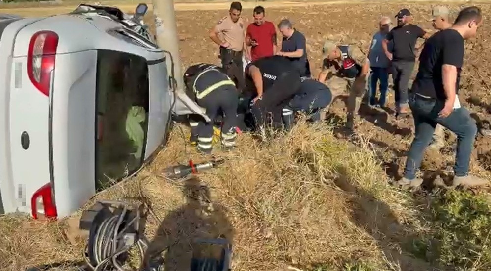 Elazığ’da otomobil yan yattı: 2 yaralı