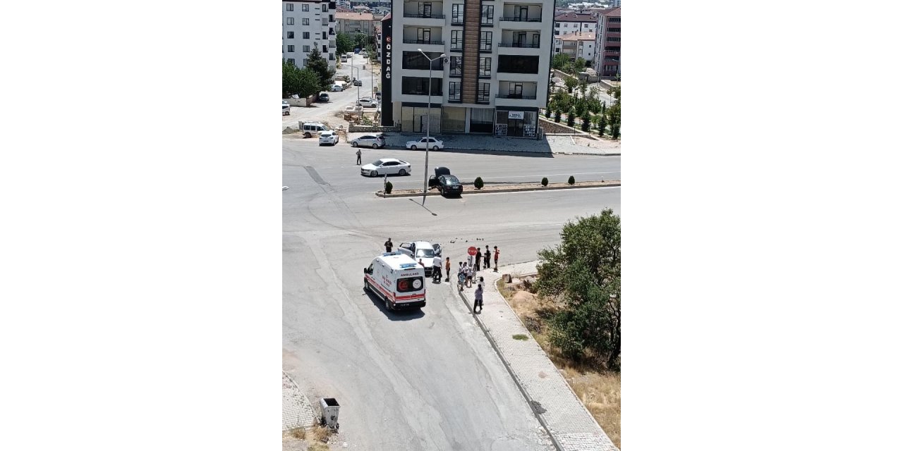 Elazığ’da otomobiller çarpıştı: 1 yaralı