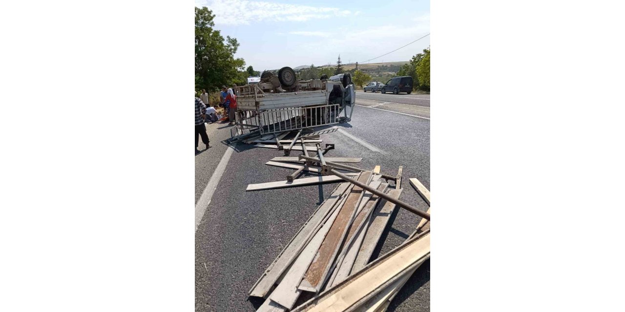Elazığ’da kamyonet takla attı: 2 yaralı