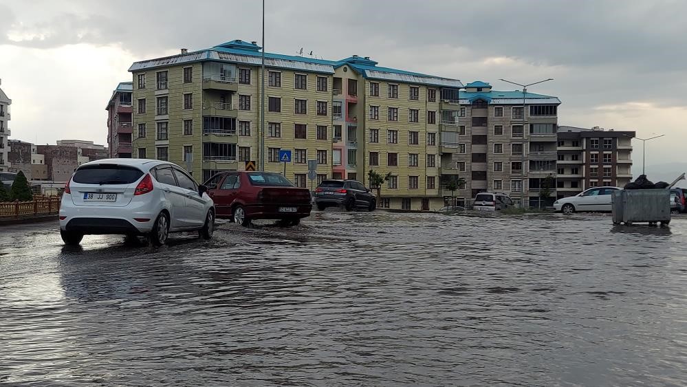 Meteorolojiden Erzurum ve Ardahan için  yağış uyarısı geldi