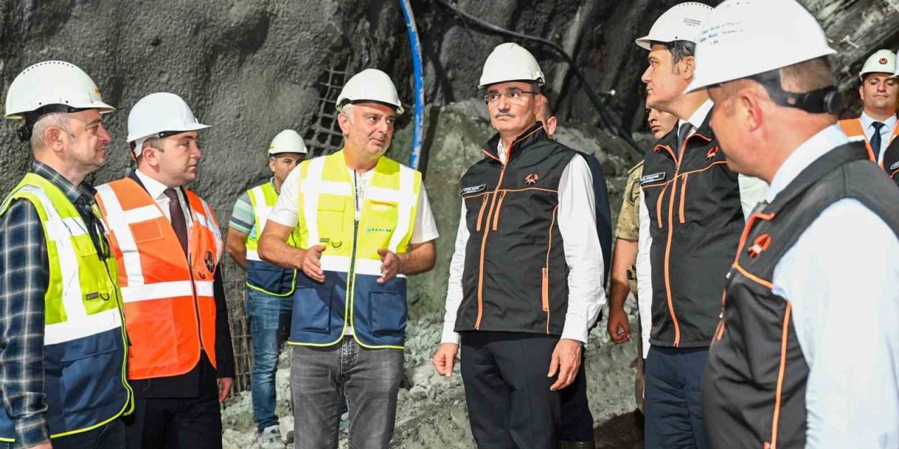 Kırık Tüneli kazı ve destek çalışmaları yüzde 90, nihai beton çalışmaları ise yüzde 78 oranında tamamlandı