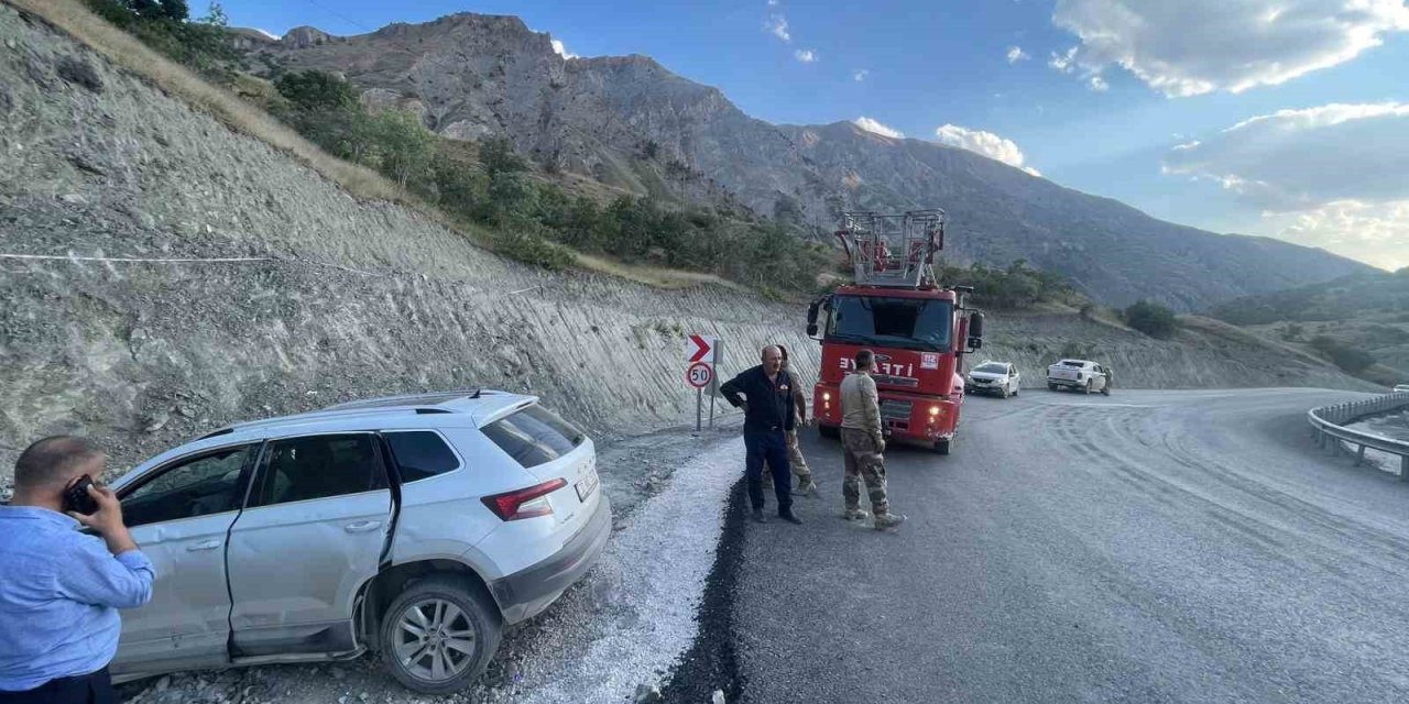 Hakkari-Van karayolunda trafik kazası: 3 yaralı